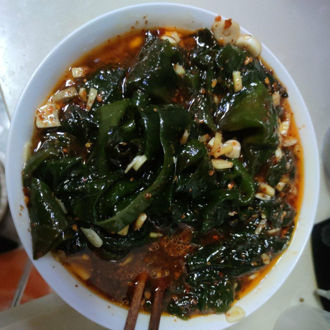 让人上瘾的凉拌裙带菜，连续吃了三天，不带腻的，比海带更好吃