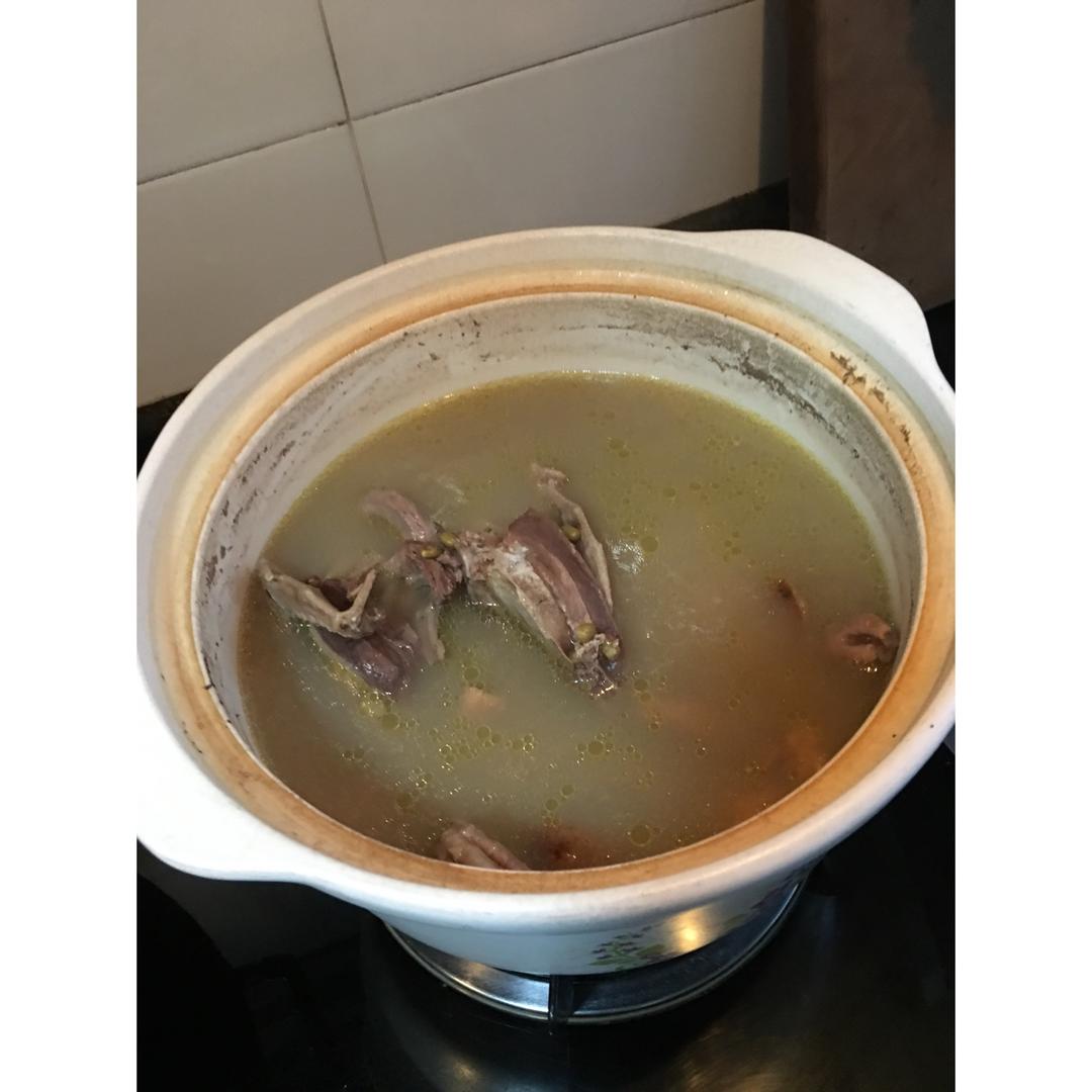 乳鸽绿豆汤