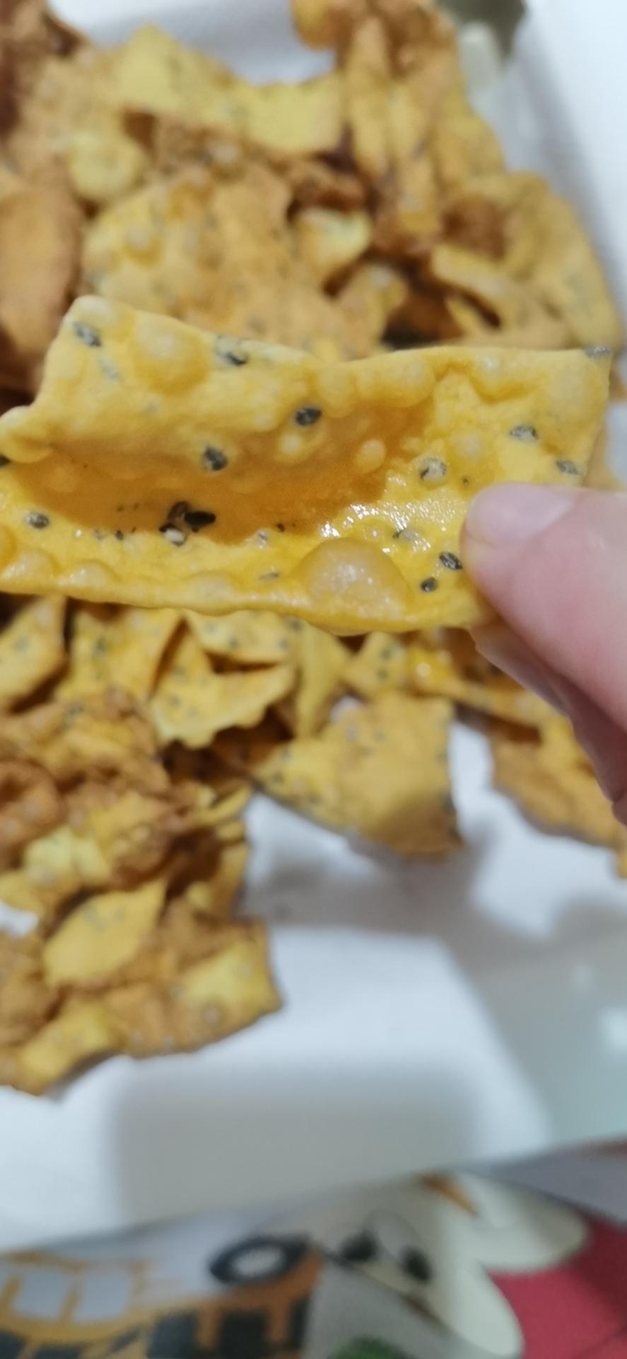 老少皆宜的北方传统休闲小吃-炸麻叶，它可是很 ‘值钱’的金片片呢～