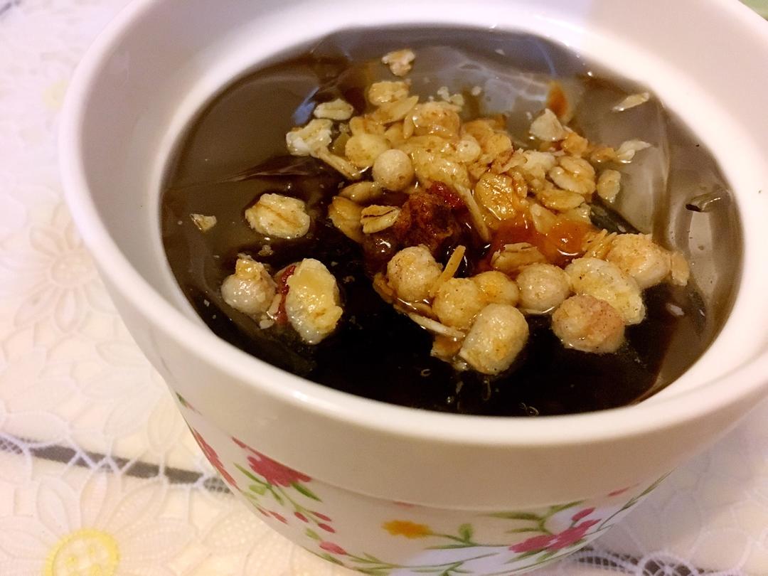 自制晶莹剔透、口感凉滑的——冰粉粉