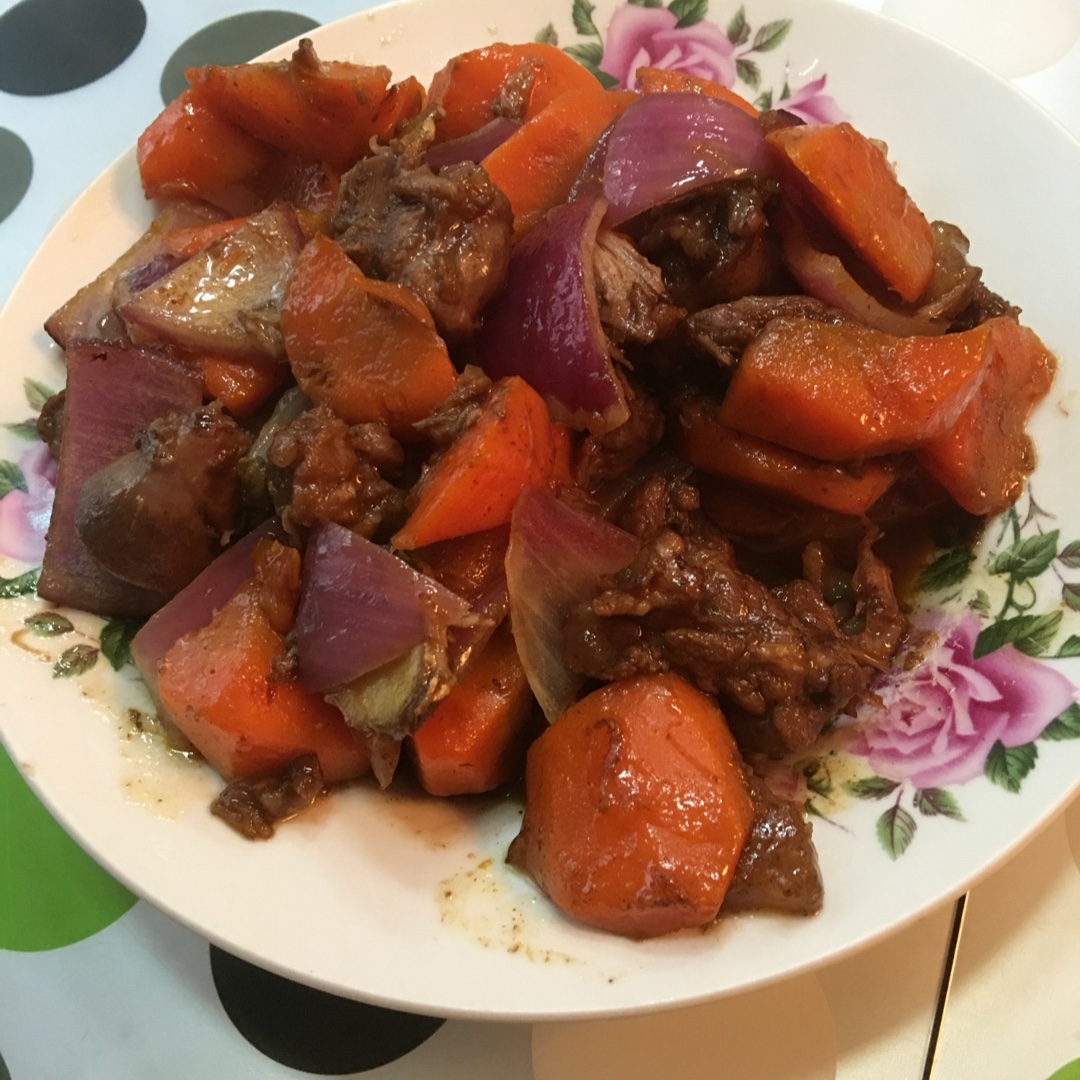 红焖羊肉炖胡萝卜