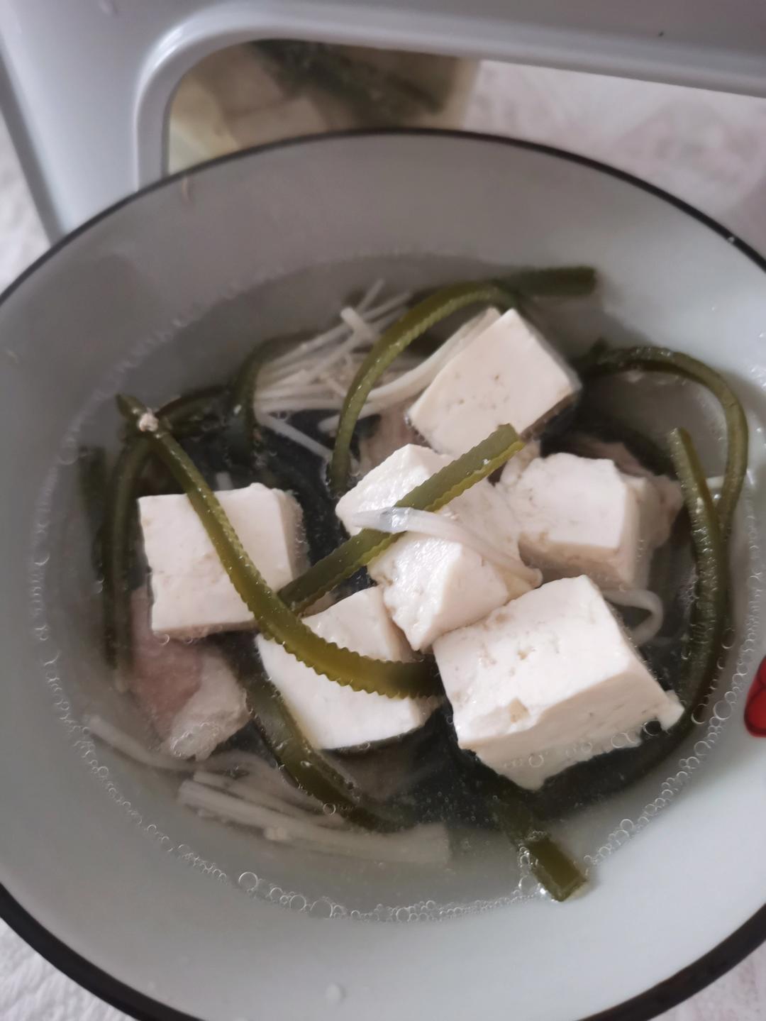 海带豆腐金针菇瘦肉汤+小米蒸肉丸+菠菜蛋羹【4月北鼎蒸炖锅食谱】