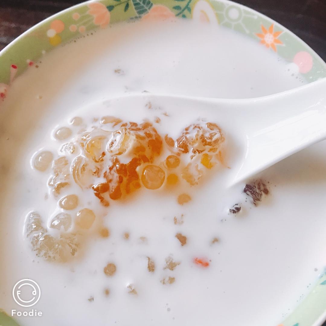 桃胶椰汁西米露