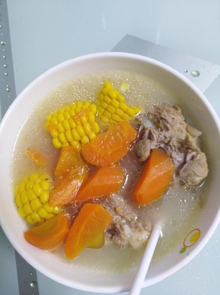 骨头汤（筒子骨玉米胡萝卜汤）