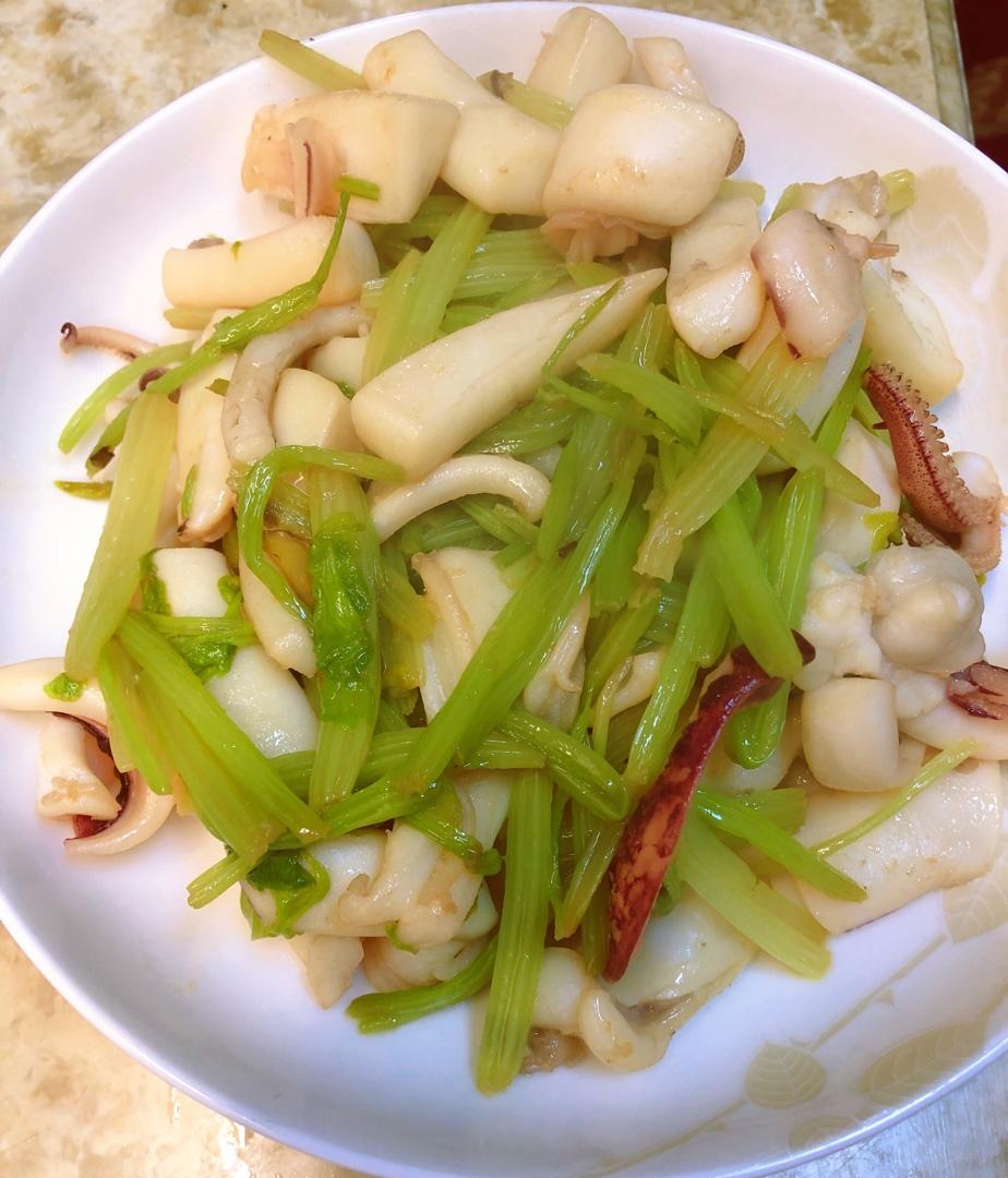 西芹炒鱿鱼