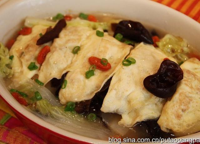 蛋饺白菜枸杞木耳蒸的做法