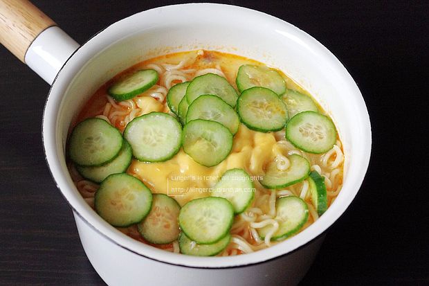 满足食欲的深夜秘密 森系浓香泡面