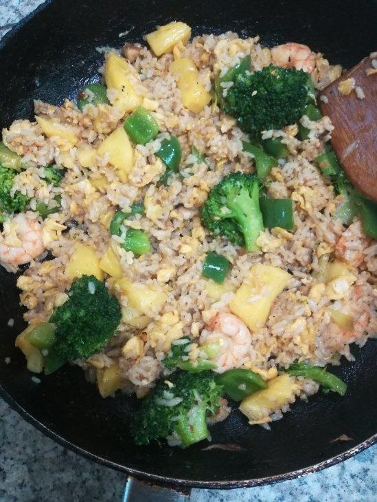 虾仁菠萝炒饭