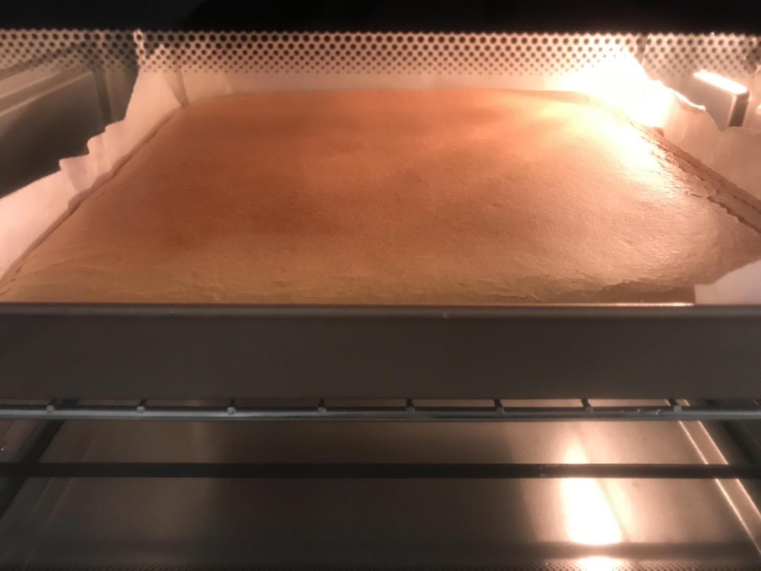 超详细的瑞士卷奶油蛋糕卷原味蛋糕卷的制作方法 饱满不掉皮不开裂（附模具换算方法）