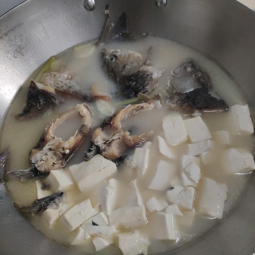 鲫鱼豆腐汤