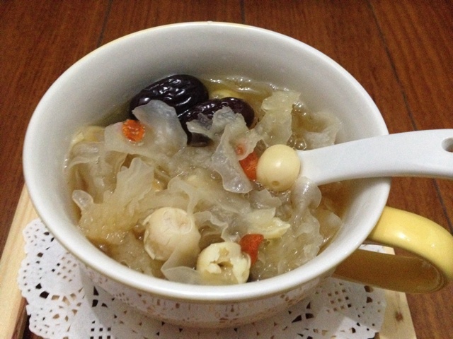 红枣银耳莲子羹