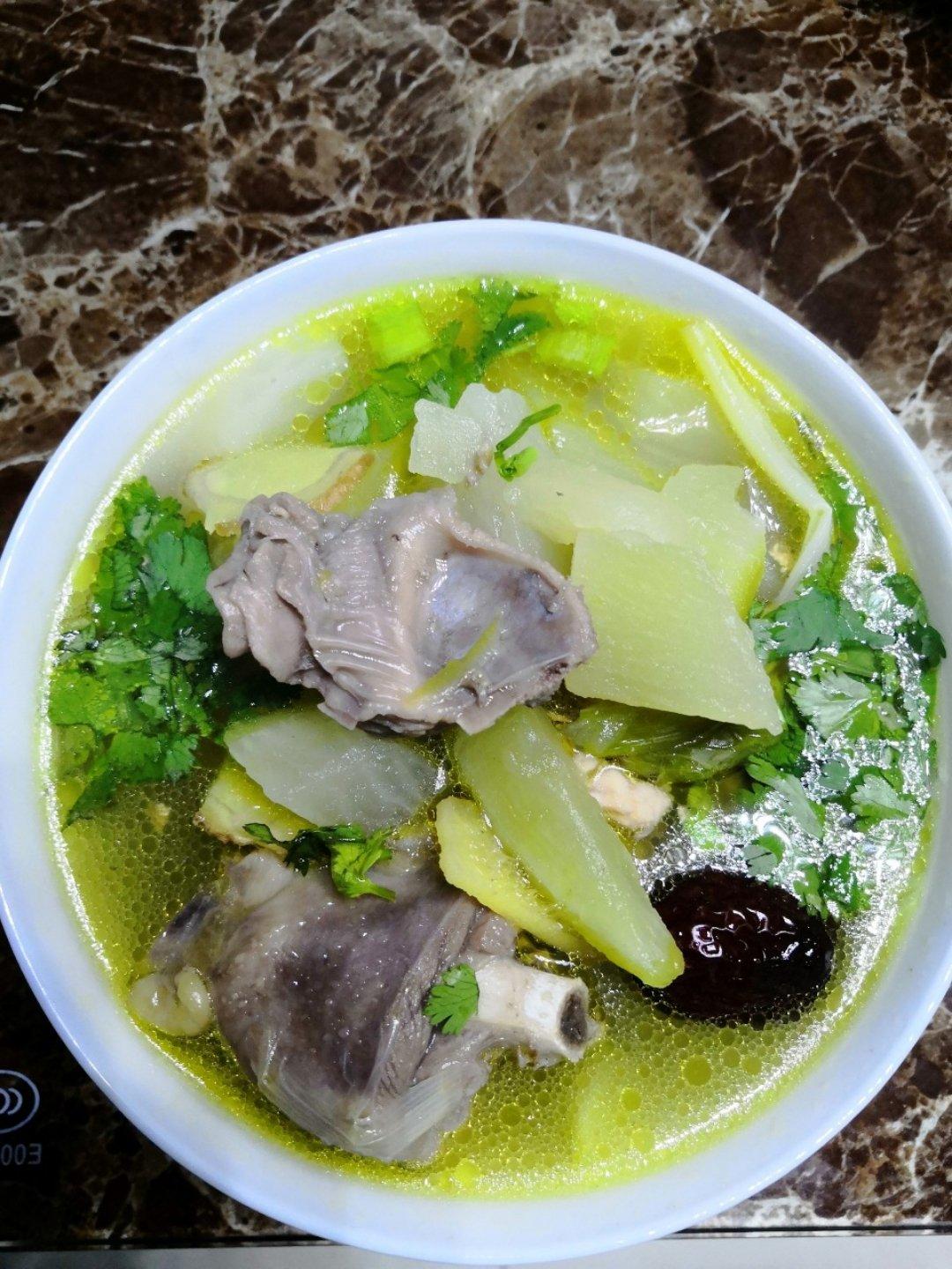 萝卜炖鸡汤
