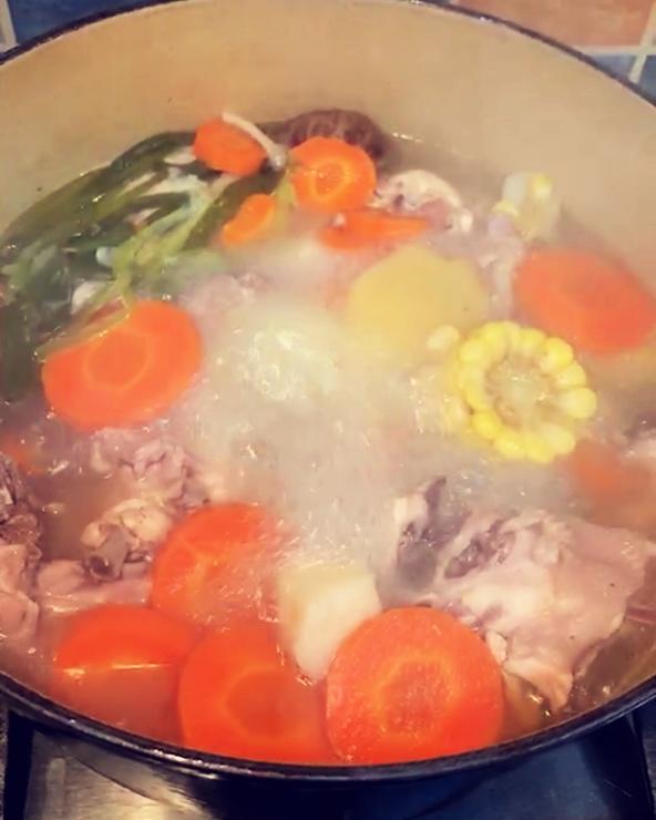 玉米鸡汤煲