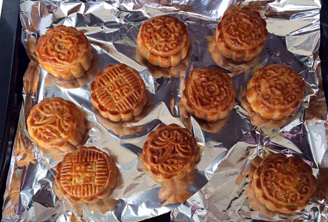 广式月饼——蛋黄莲蓉月饼