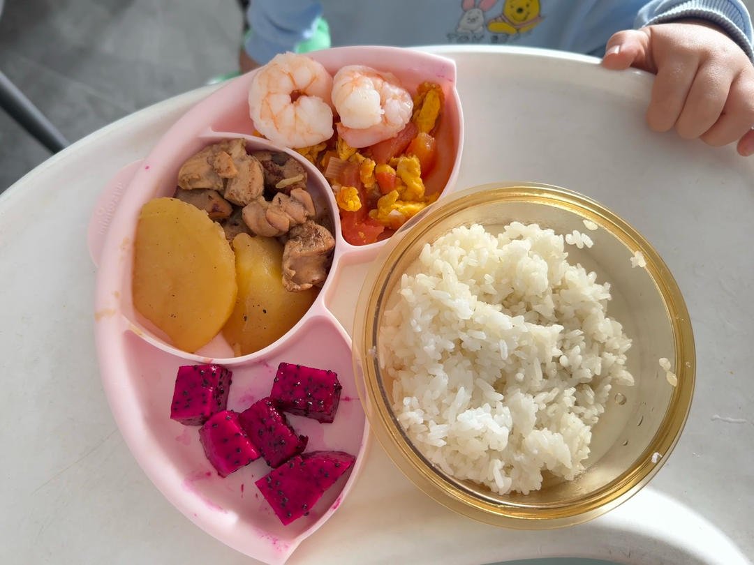 鸡腿炖土豆 上桌秒空盘 汤都喝干了！