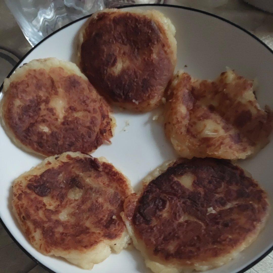 连吃三天吃不腻的芝士土豆饼，还会拉丝哦～