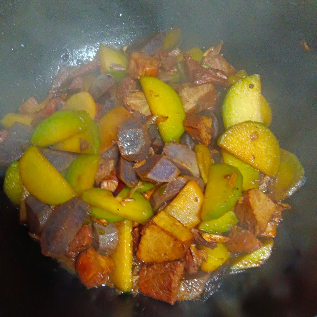 家常萝卜烧肉