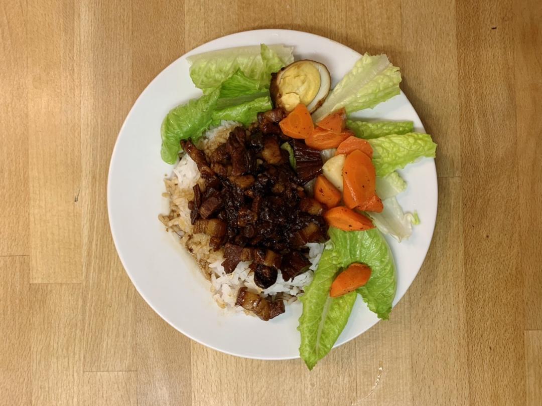 洋葱酥卤肉饭
