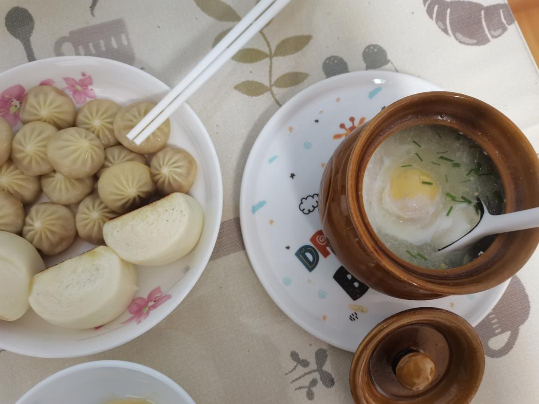 南昌鸡蛋肉饼瓦罐汤！是鸡蛋死死压着肉饼卧在罐底的那种！（电炖盅版）