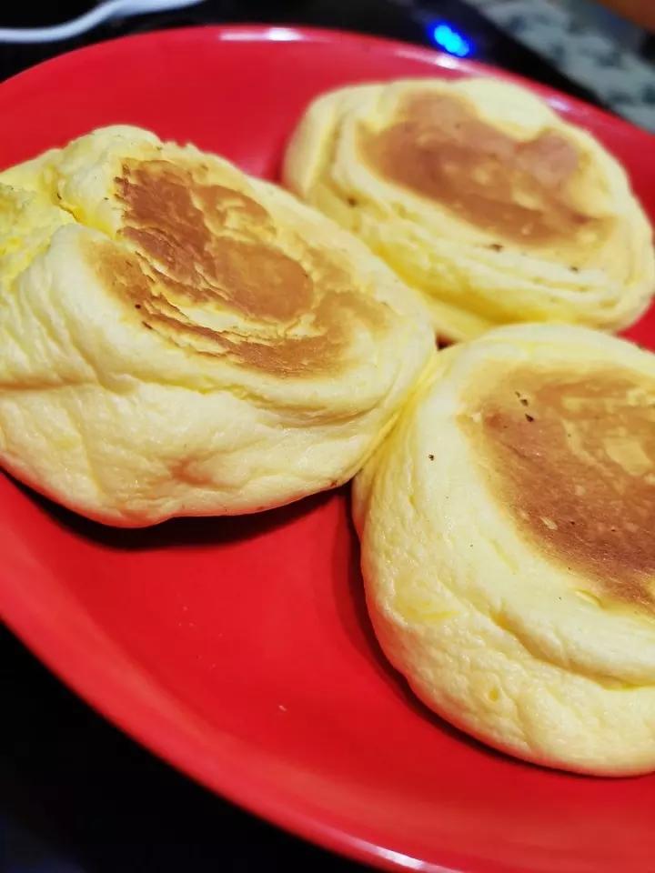 不用烤箱 15分钟无油低糖的舒芙蕾蛋糕松饼 🥞 蓬松绵软