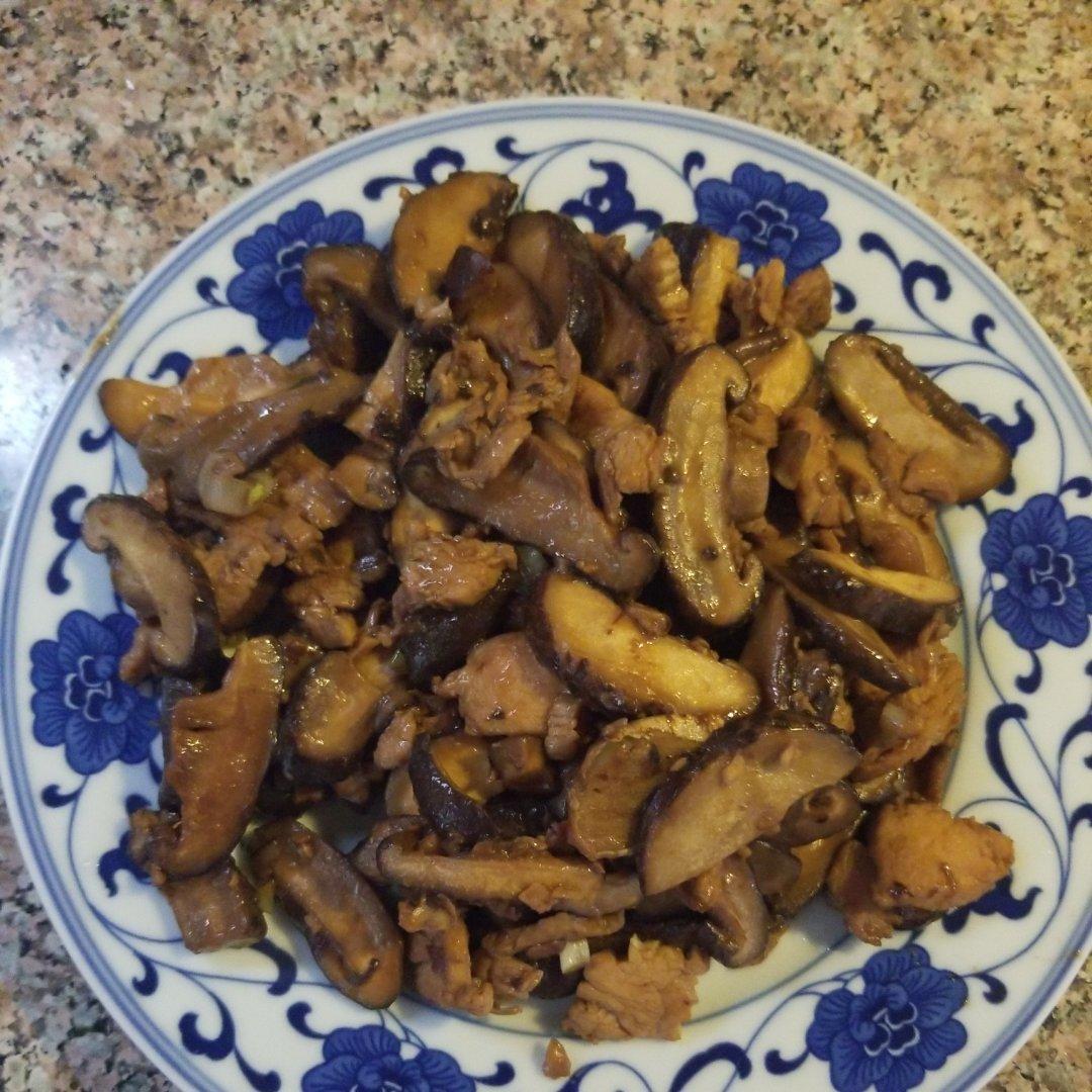 香香的鸡肉炒蘑菇呀