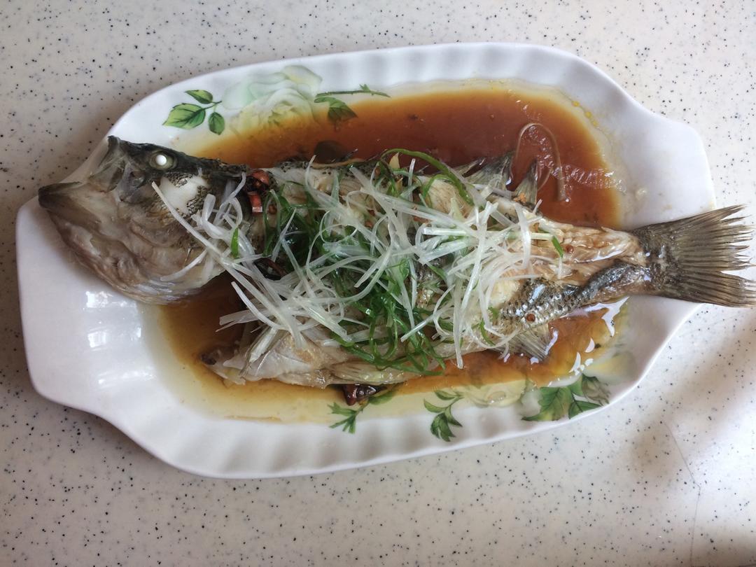 油泼鲈鱼