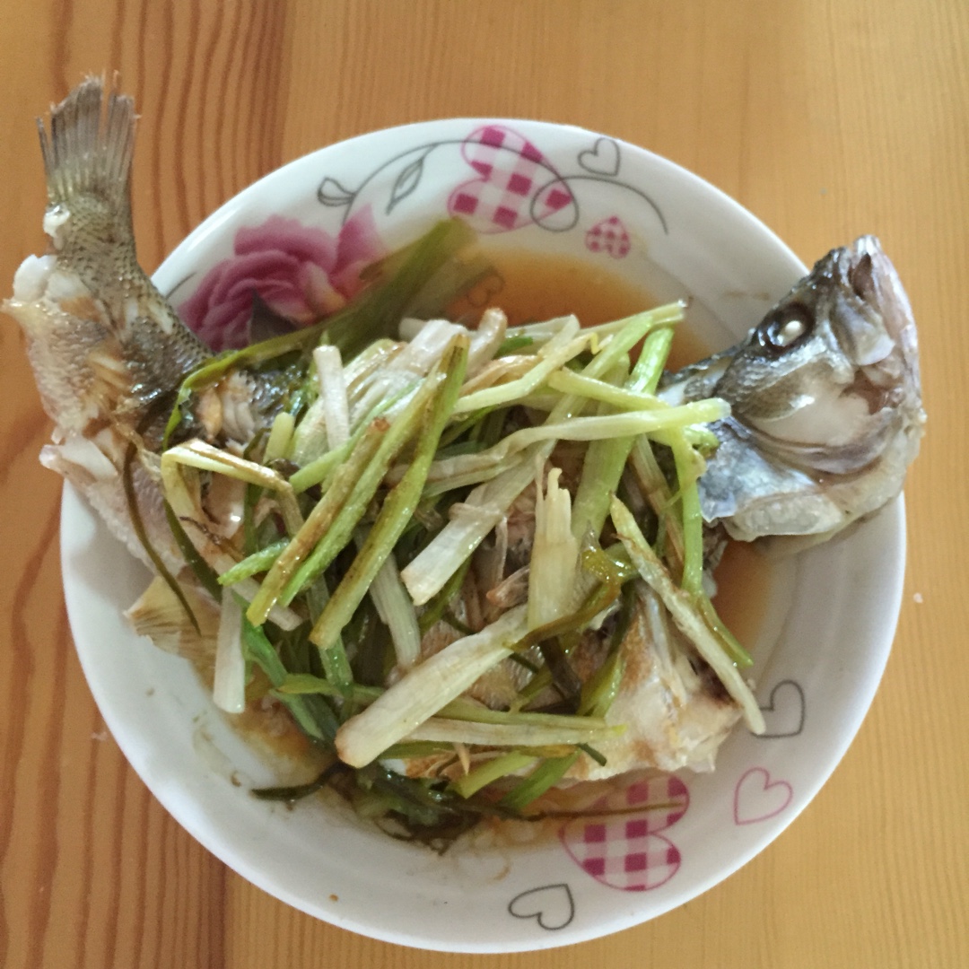 葱油鲈鱼
