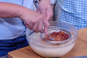 豆瓣酱乌鸡豆乳锅的做法 步骤4