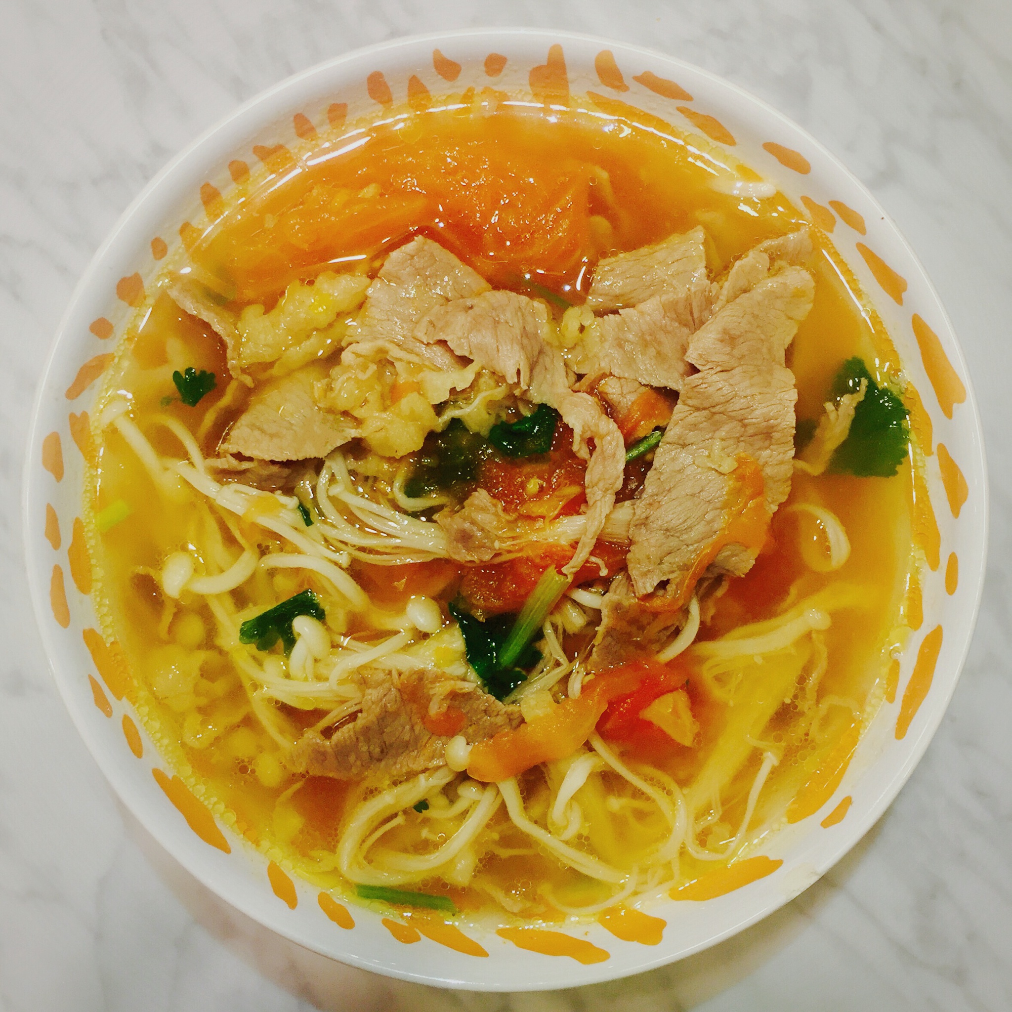 金针菇肥牛番茄锅