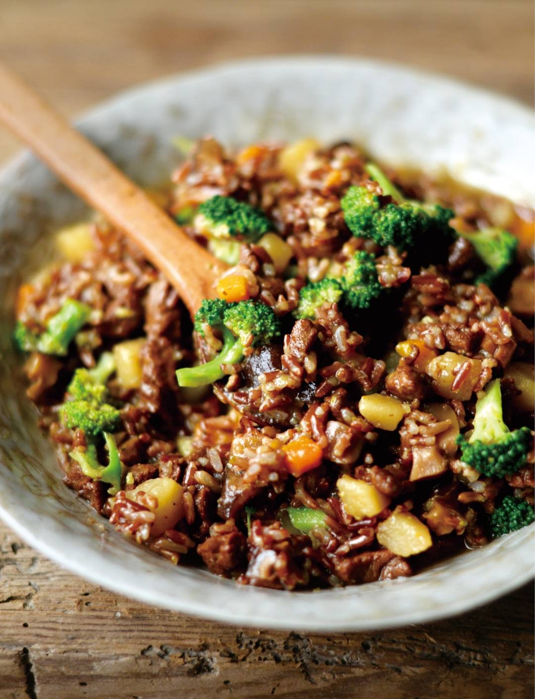 牛肉蔬菜红米焖饭的做法