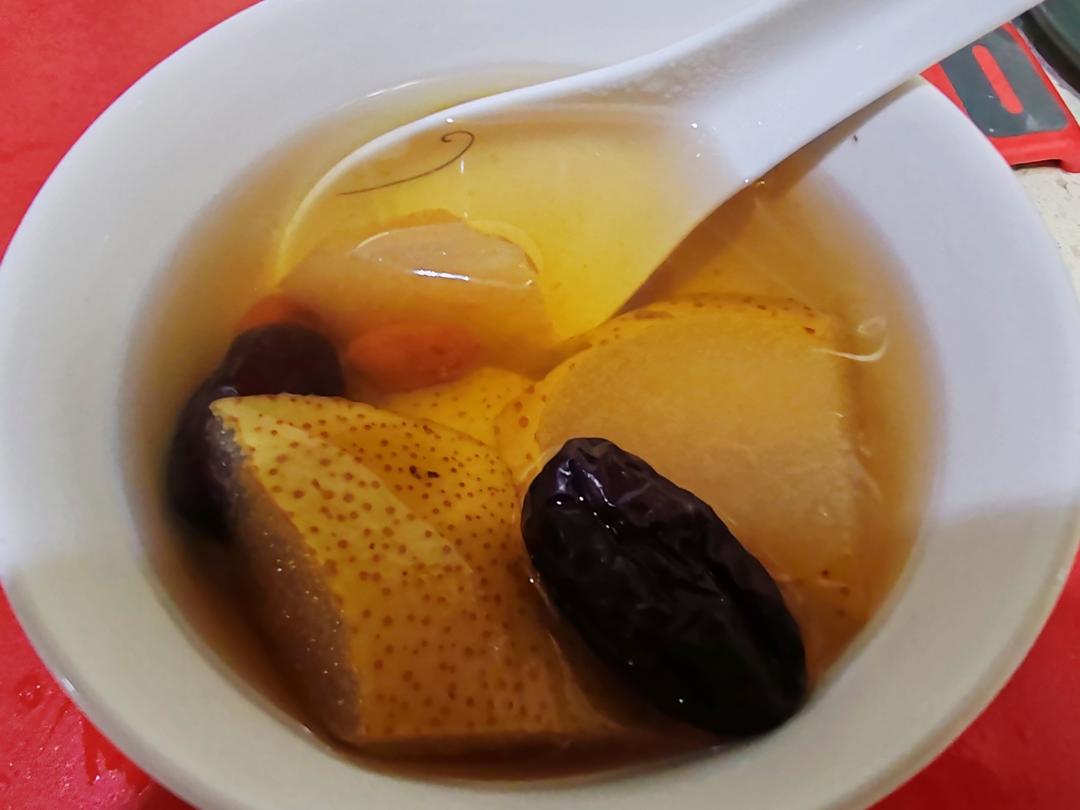 冰糖雪梨汤（清热降火，润肺止咳）