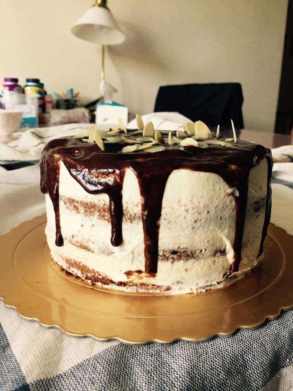 乡村音乐做的半淋面可可蛋糕