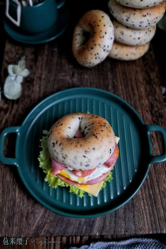 黑芝麻全麦贝果