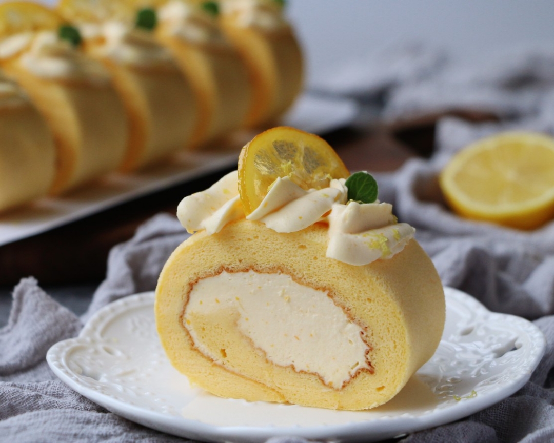 柠檬奶油蛋糕卷，超好吃的柠檬香缇奶油做法的做法 步骤19