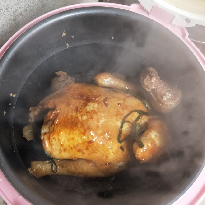 简单易学的电饭锅焖鸡的做法 步骤8