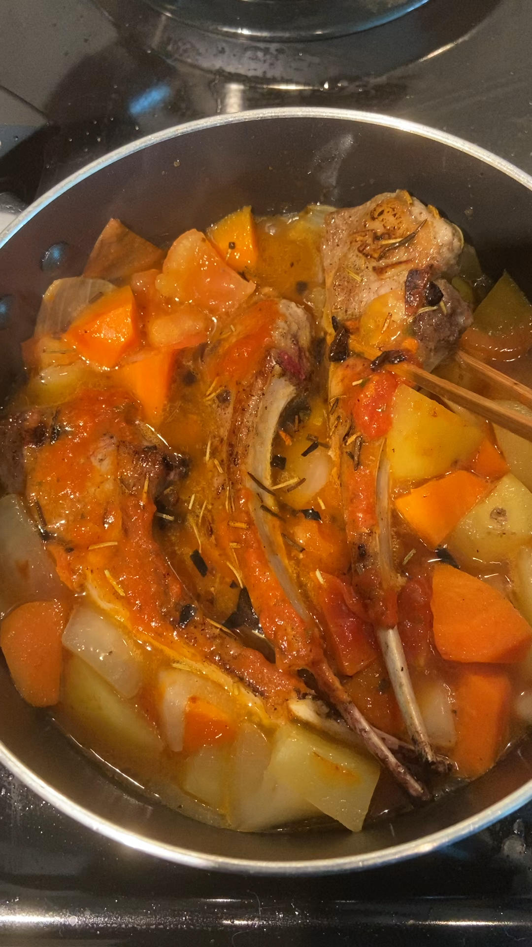 寒冷冬夜的福音 — 铁锅法式羔羊腱