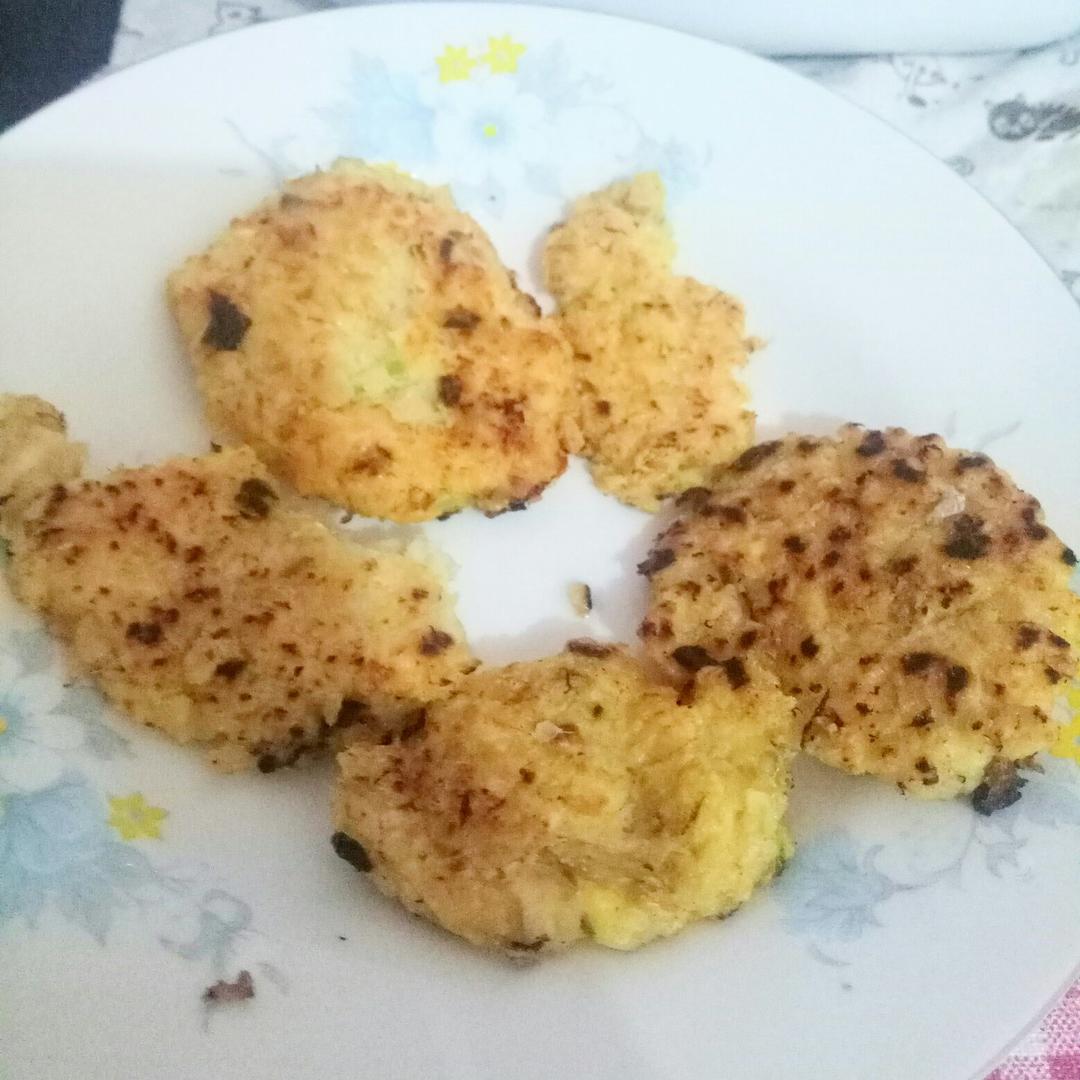 宝宝辅食：香煎鳕鱼饼（12m+）