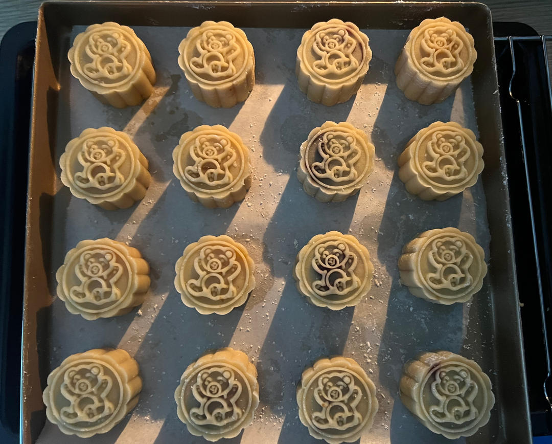 广式月饼—蛋黄莲蓉月饼