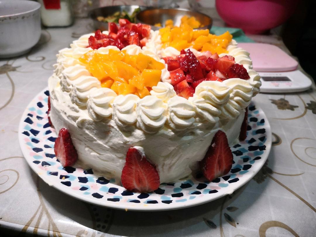 新手必成8寸生日蛋糕（详细多图干货经验分享，解决戚风蛋糕塌陷，奶油饰面涂不好，烤箱温度不好掌握等各种问题）