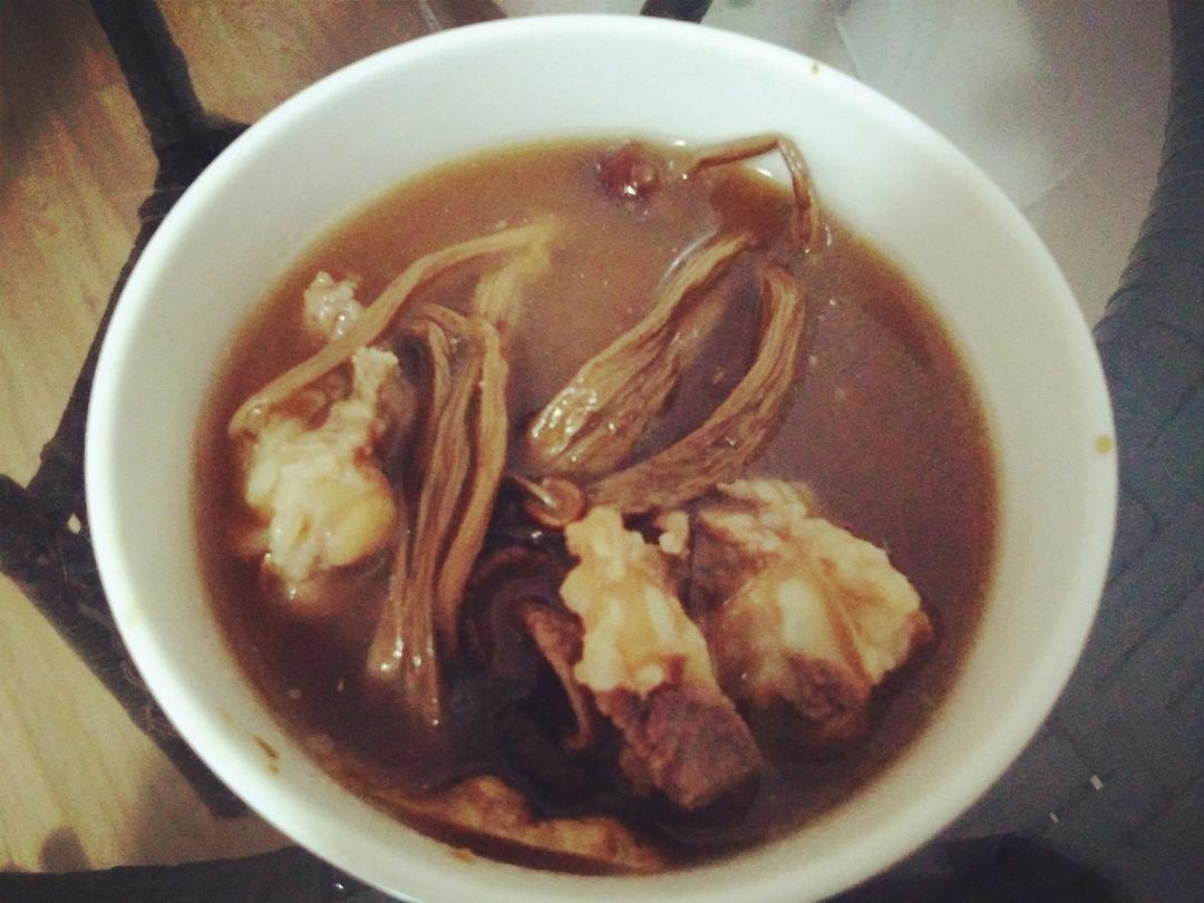 茶树菇排骨汤