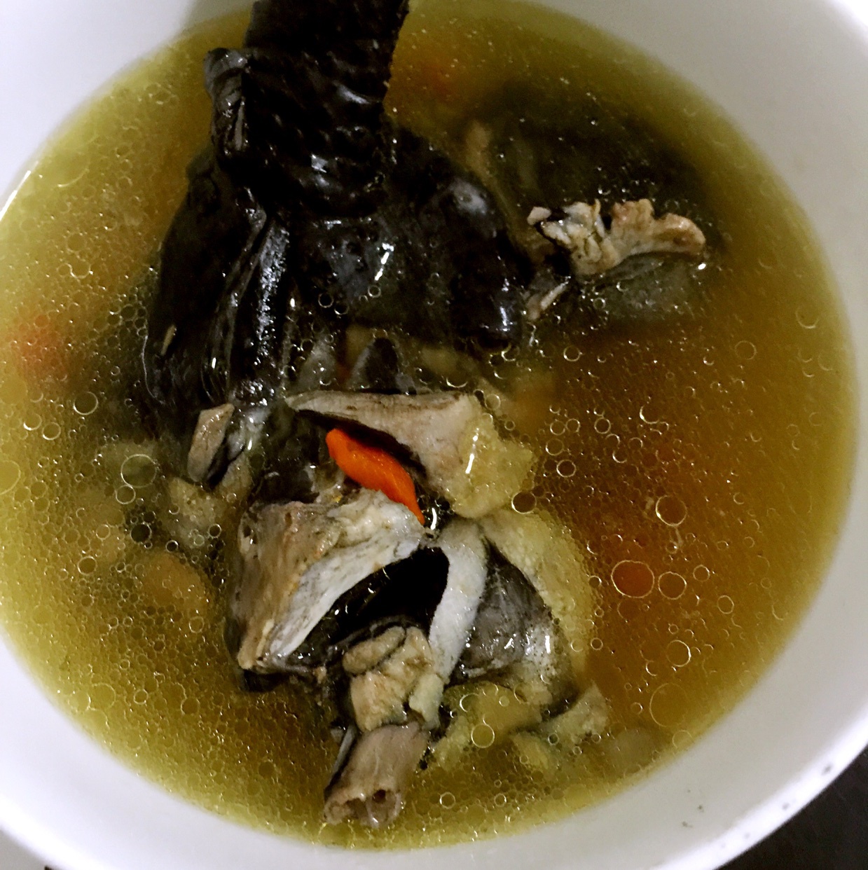 枸杞红枣乌鸡汤