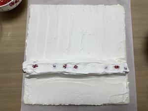 适合白色情人节的椰香斑斓天使蛋糕卷的做法 步骤9