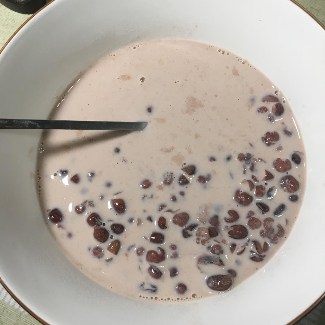 红豆薏米牛奶粥