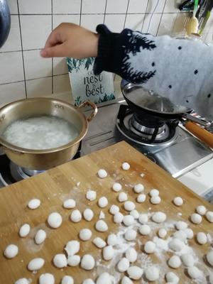 小明学做饭-醪糟小圆子的做法 步骤6