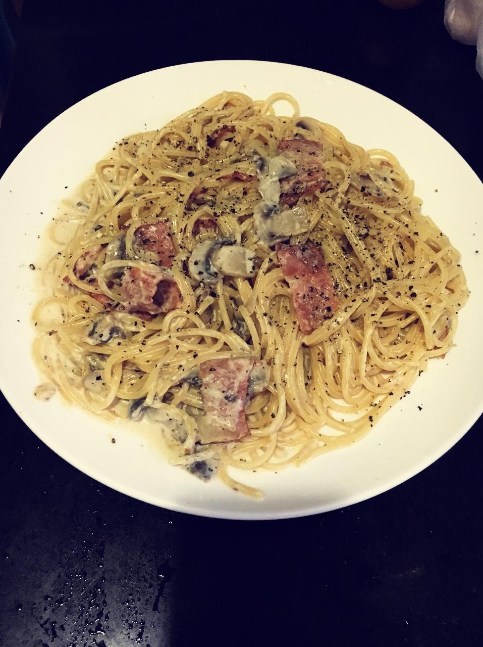 白蘑菇奶油培根意面