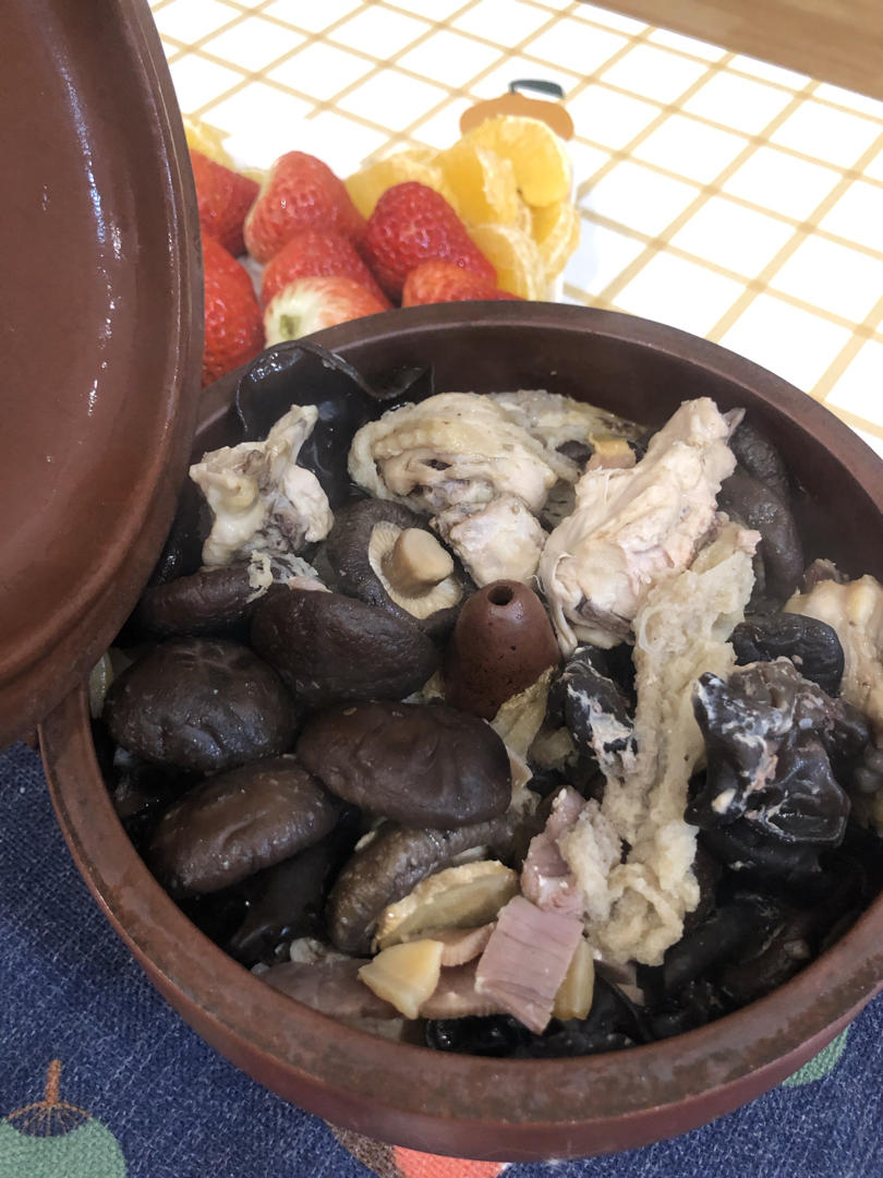 菌香汽锅鸡