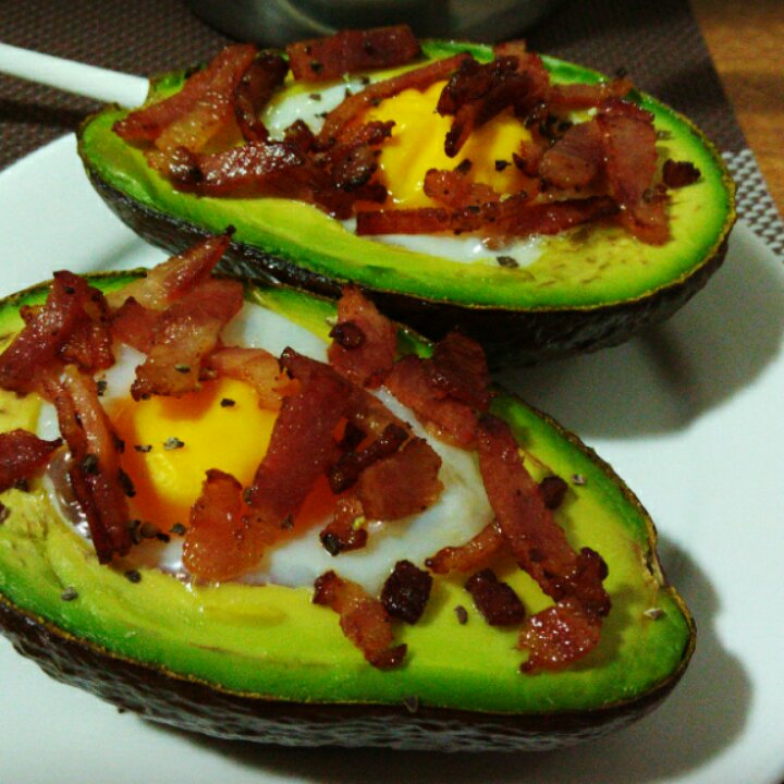 培根牛油果焗蛋