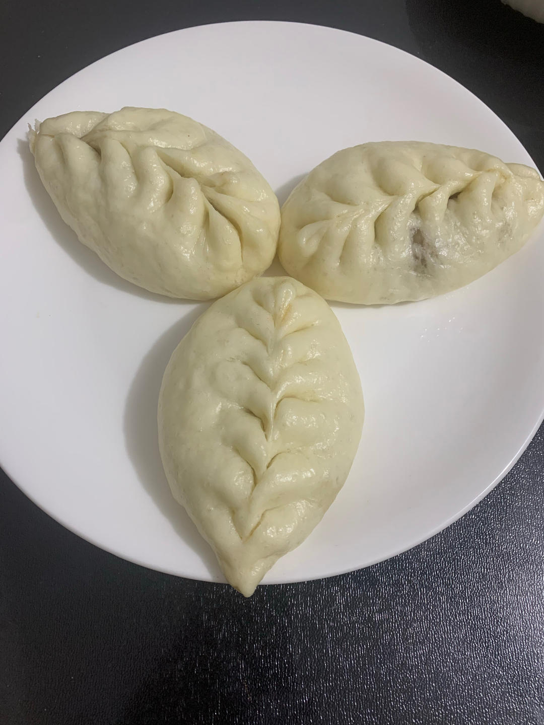 云朵般松软爆浆蜜汁叉烧包
