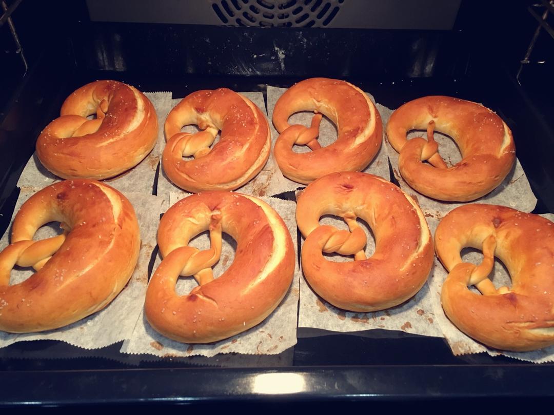 【德国结面包 布雷结面包】有关碱水面包brezel的一切 bretzel brezen