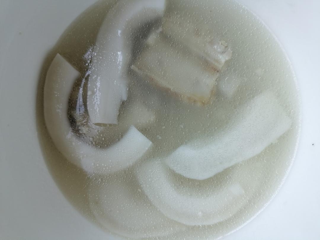 椰香浓郁的排骨汤